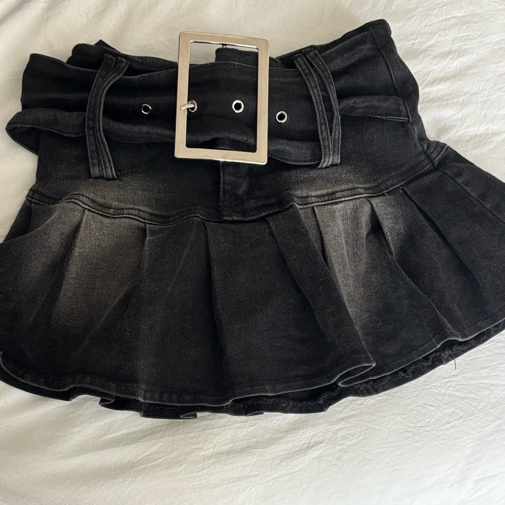 Stylish Black Pleated Skort with Belt
